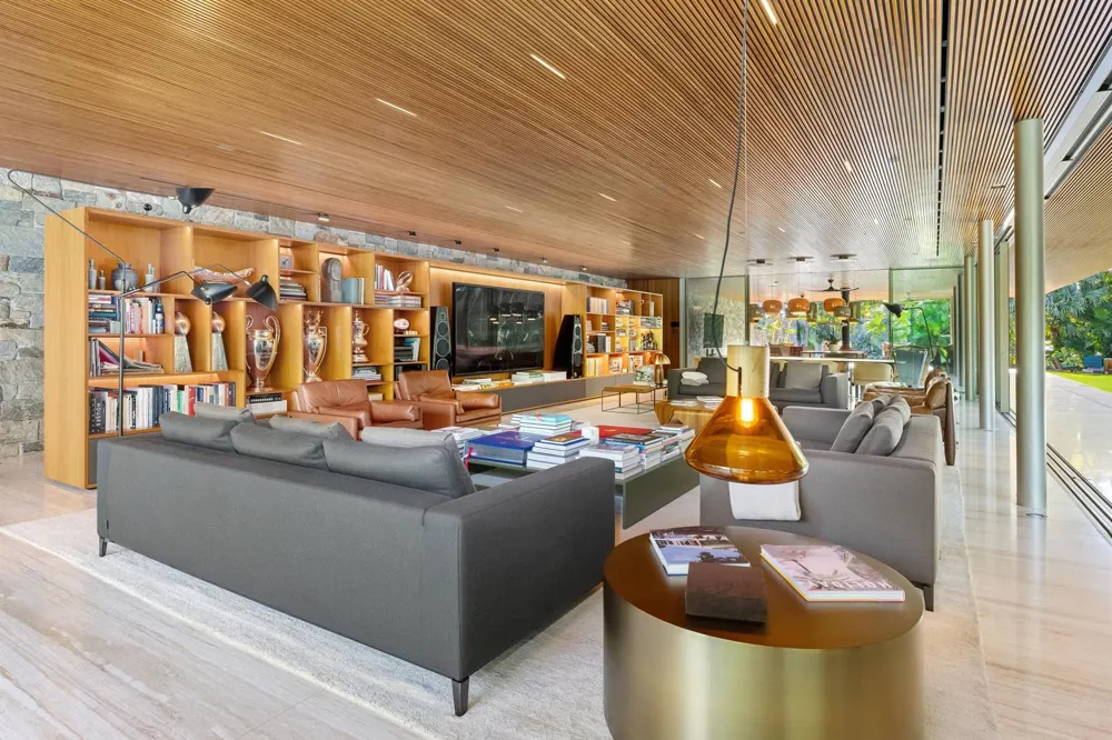 195 Via Marina Palm Beach, FL 33480