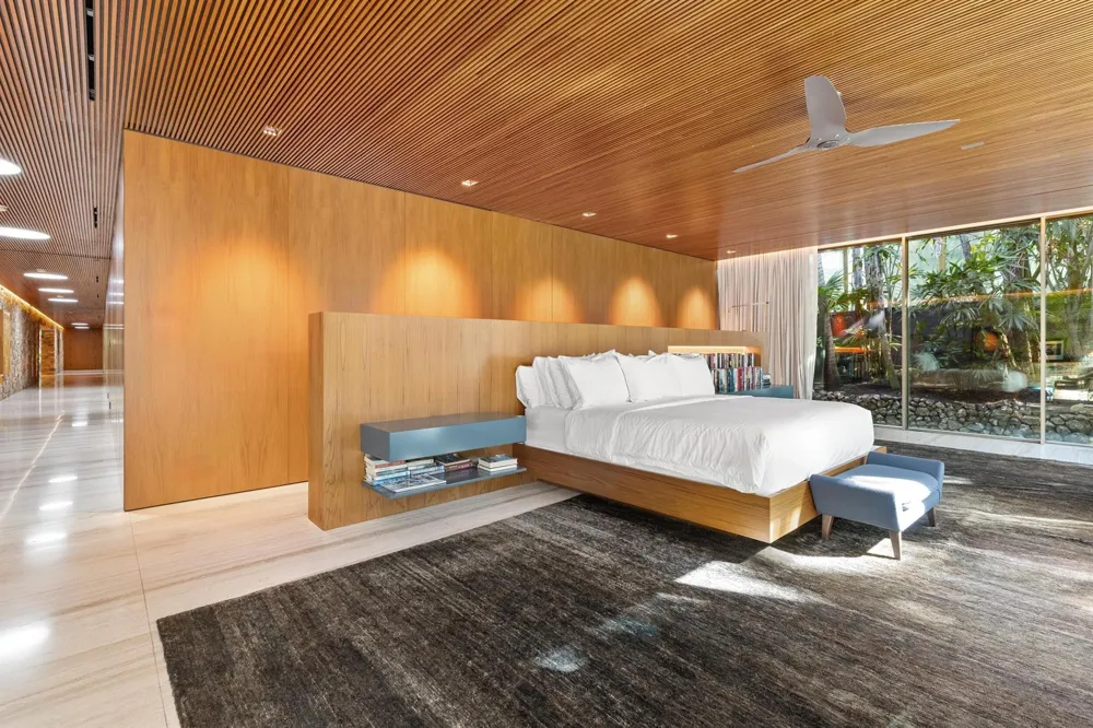 195 Via Marina Palm Beach, FL 33480