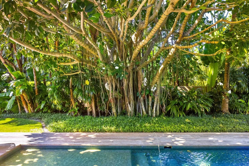195 Via Marina Palm Beach, FL 33480