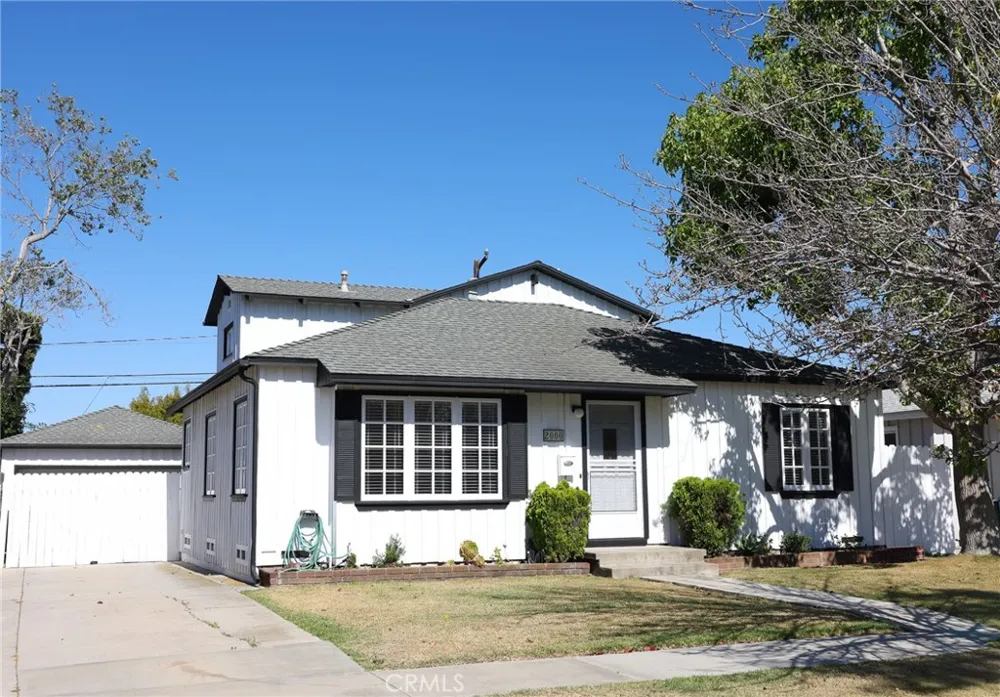 2000 Harkness Street Manhattan Beach, CA 90266