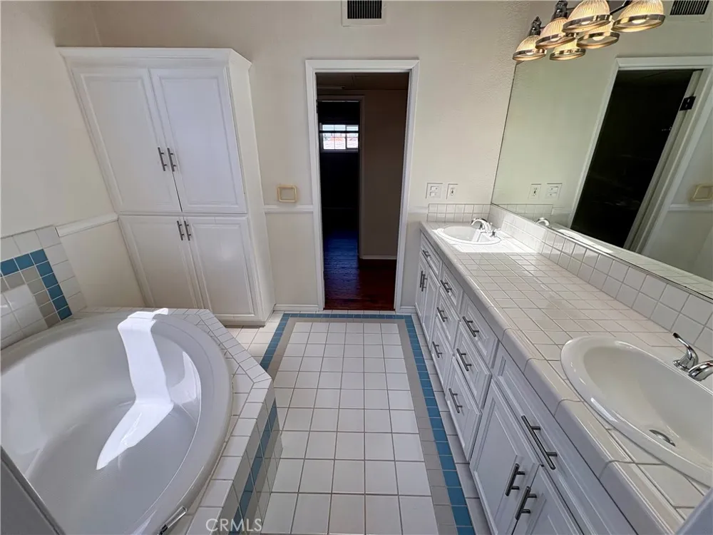 2000 Harkness Street Manhattan Beach, CA 90266