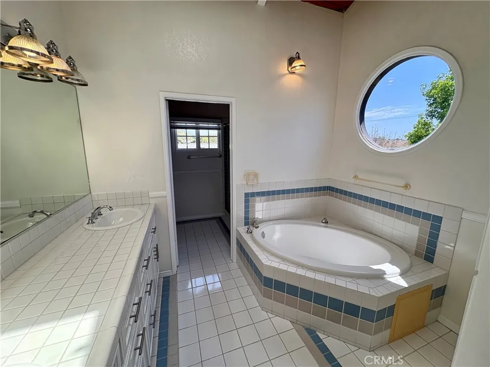 2000 Harkness Street Manhattan Beach, CA 90266