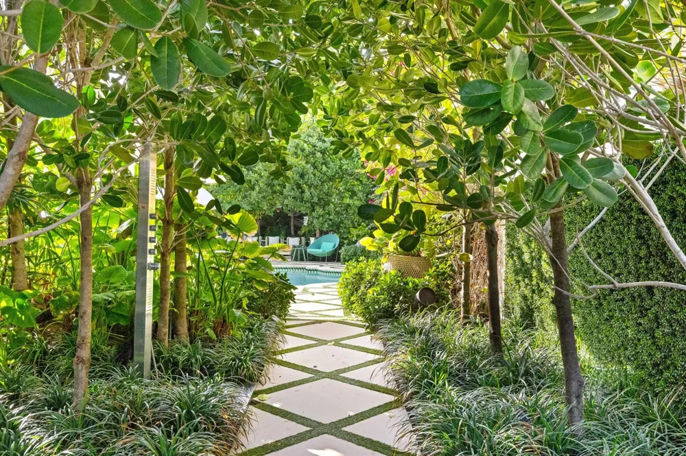 680 S Ocean Boulevard Palm Beach, FL 33480