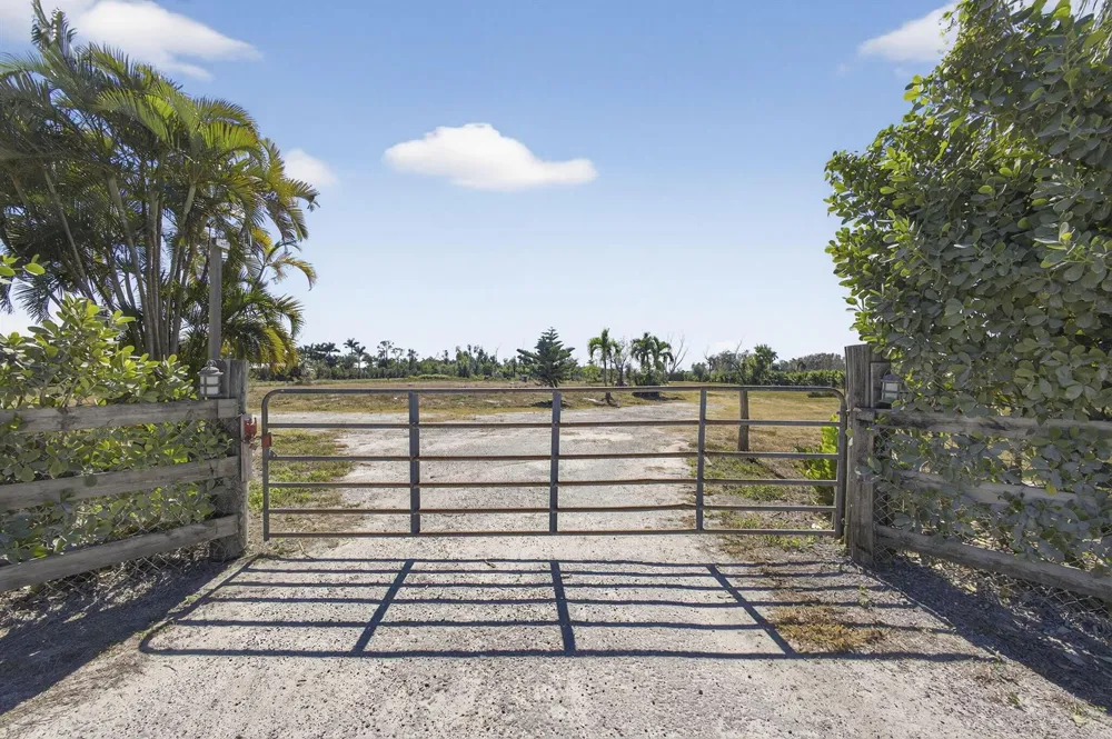 16296 Deer Path Lane Wellington, FL 33470