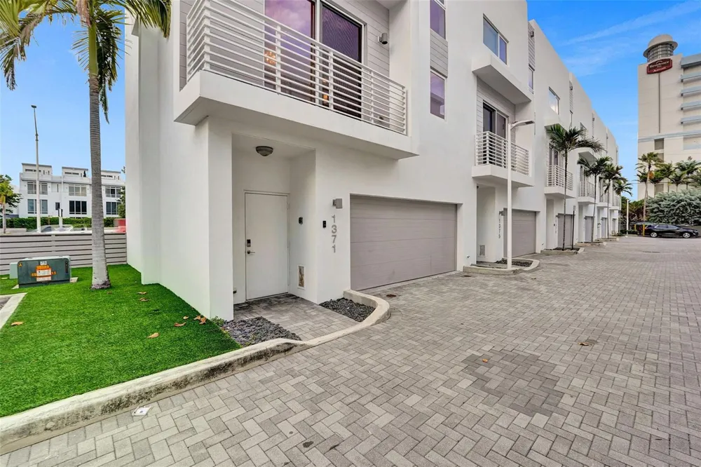 1371 Ocean Boulevard Pompano Beach, FL 33062