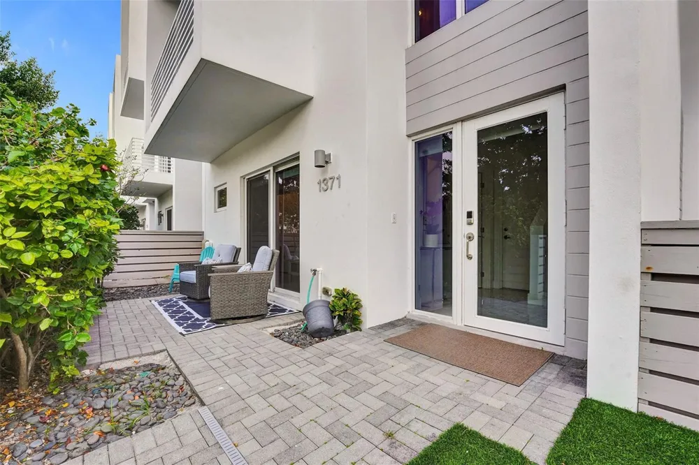 1371 Ocean Boulevard Pompano Beach, FL 33062