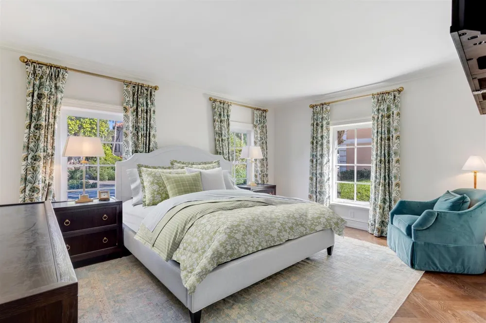124 Woodbridge Road Palm Beach, FL 33480