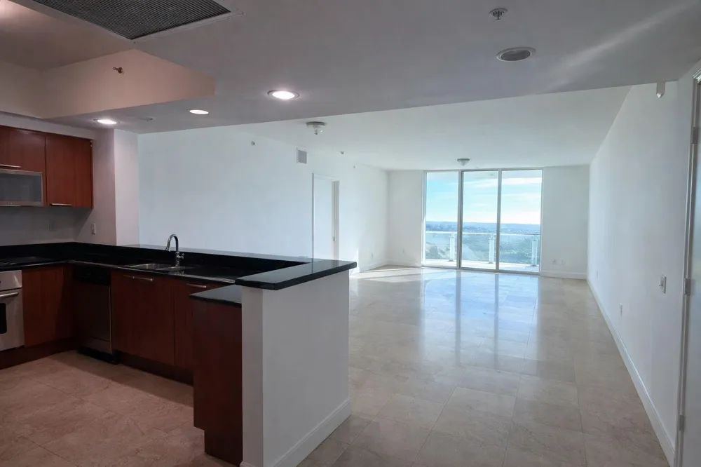 14951 Royal Oaks Lane #1607 North Miami, FL 33181