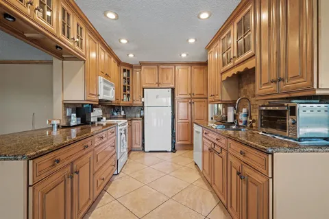 8231 NW 6th Court