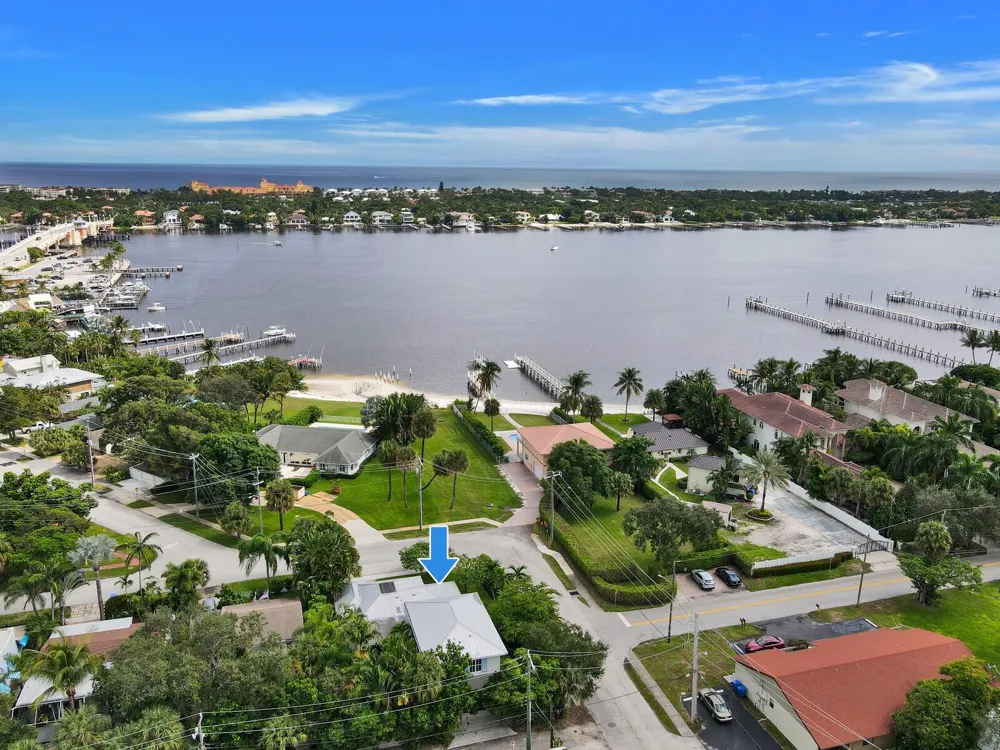 137 S Oak Street Lantana, FL 33462