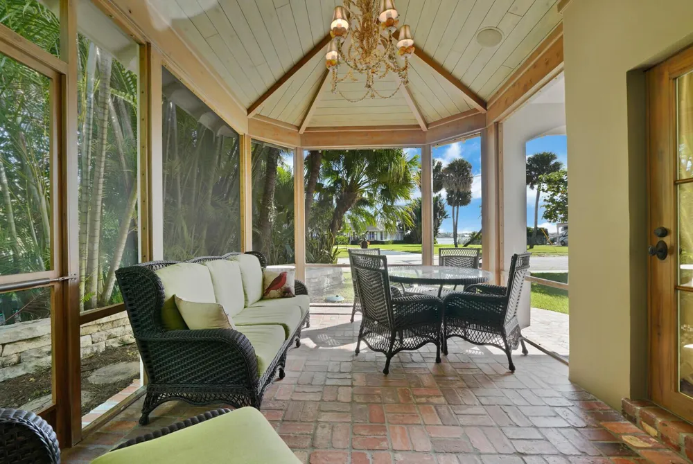 137 S Oak Street Lantana, FL 33462