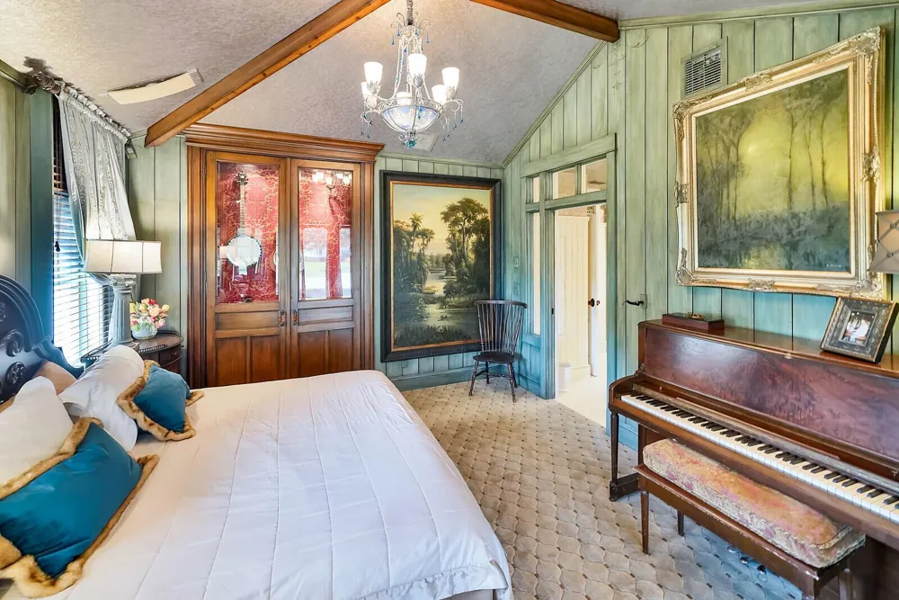 137 S Oak Street Lantana, FL 33462
