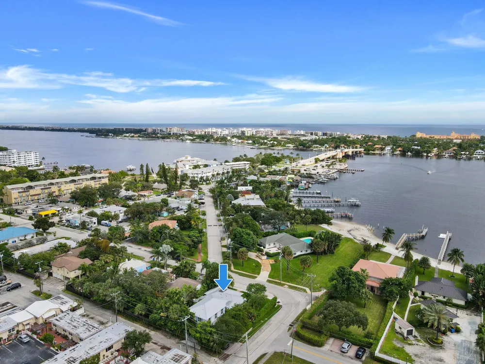 137 S Oak Street Lantana, FL 33462
