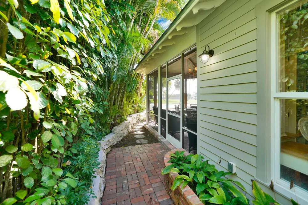 137 S Oak Street Lantana, FL 33462