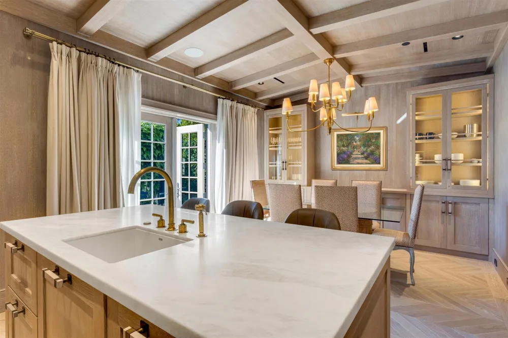 238 Phipps Plaza Palm Beach, FL 33480
