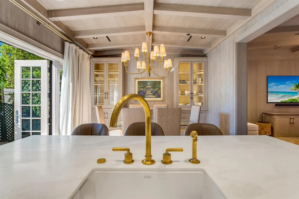 238 Phipps Plaza Palm Beach, FL 33480
