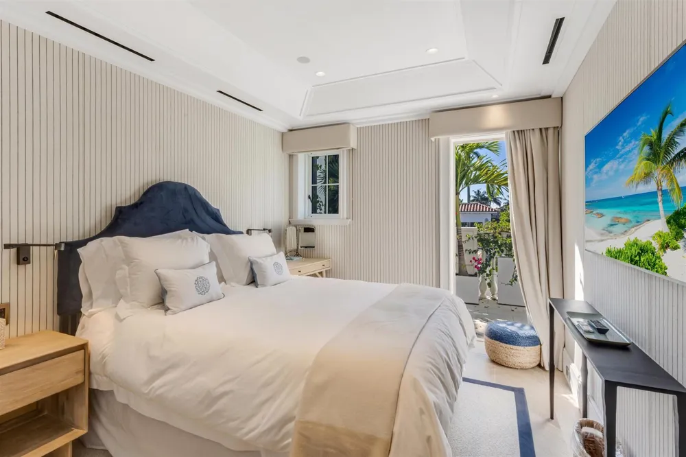 238 Phipps Plaza Palm Beach, FL 33480