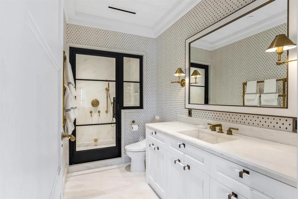 238 Phipps Plaza Palm Beach, FL 33480