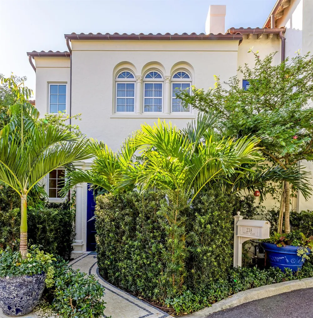 238 Phipps Plaza Palm Beach, FL 33480