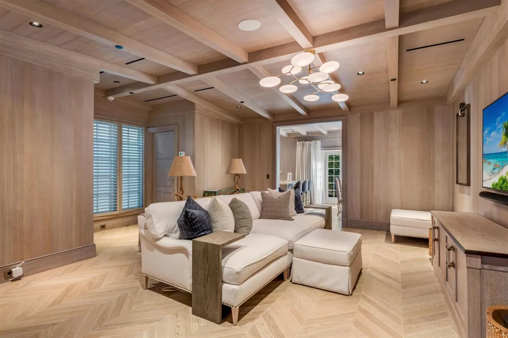 238 Phipps Plaza Palm Beach, FL 33480