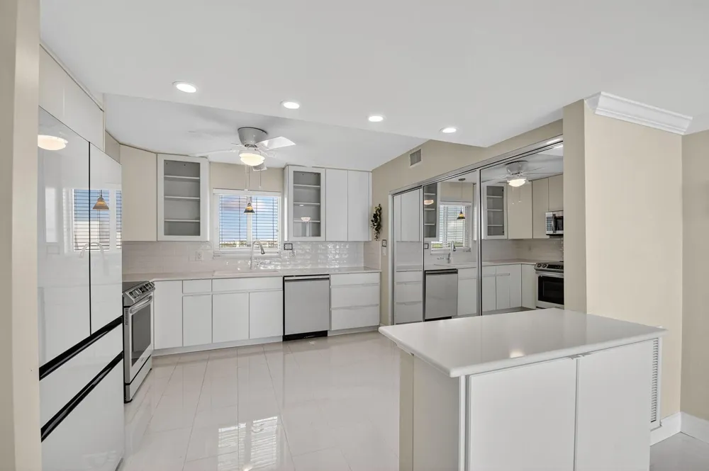 301 Lake Shore Drive #711 Lake Park, FL 33403