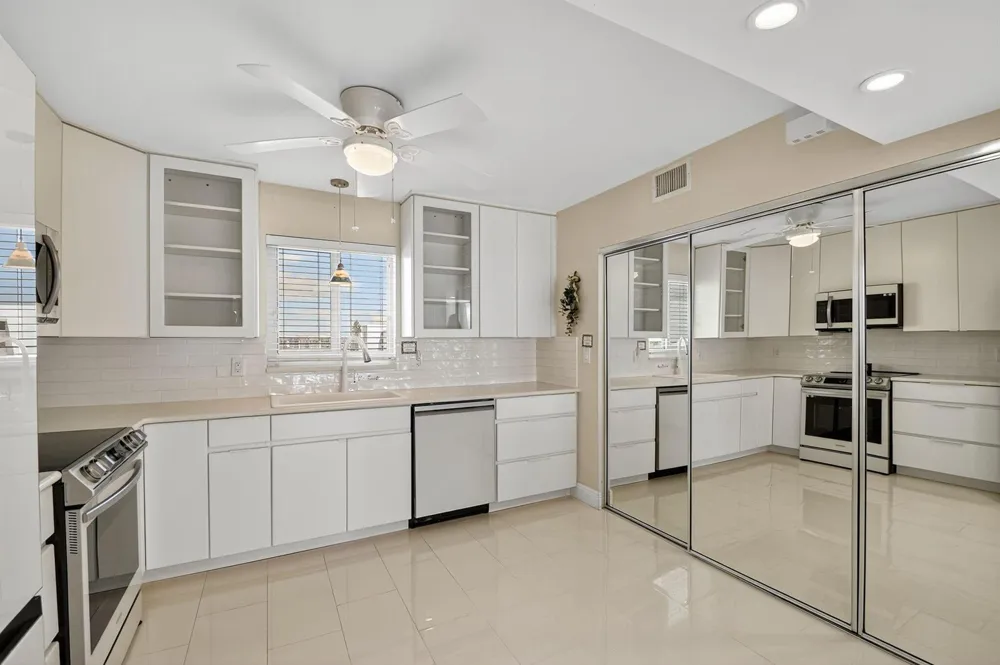 301 Lake Shore Drive #711 Lake Park, FL 33403