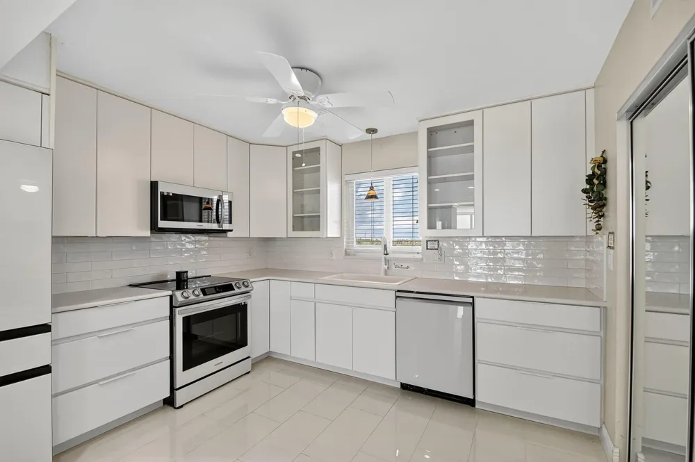 301 Lake Shore Drive #711 Lake Park, FL 33403