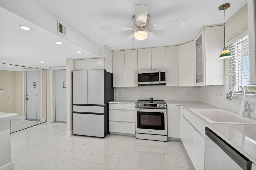 301 Lake Shore Drive #711 Lake Park, FL 33403