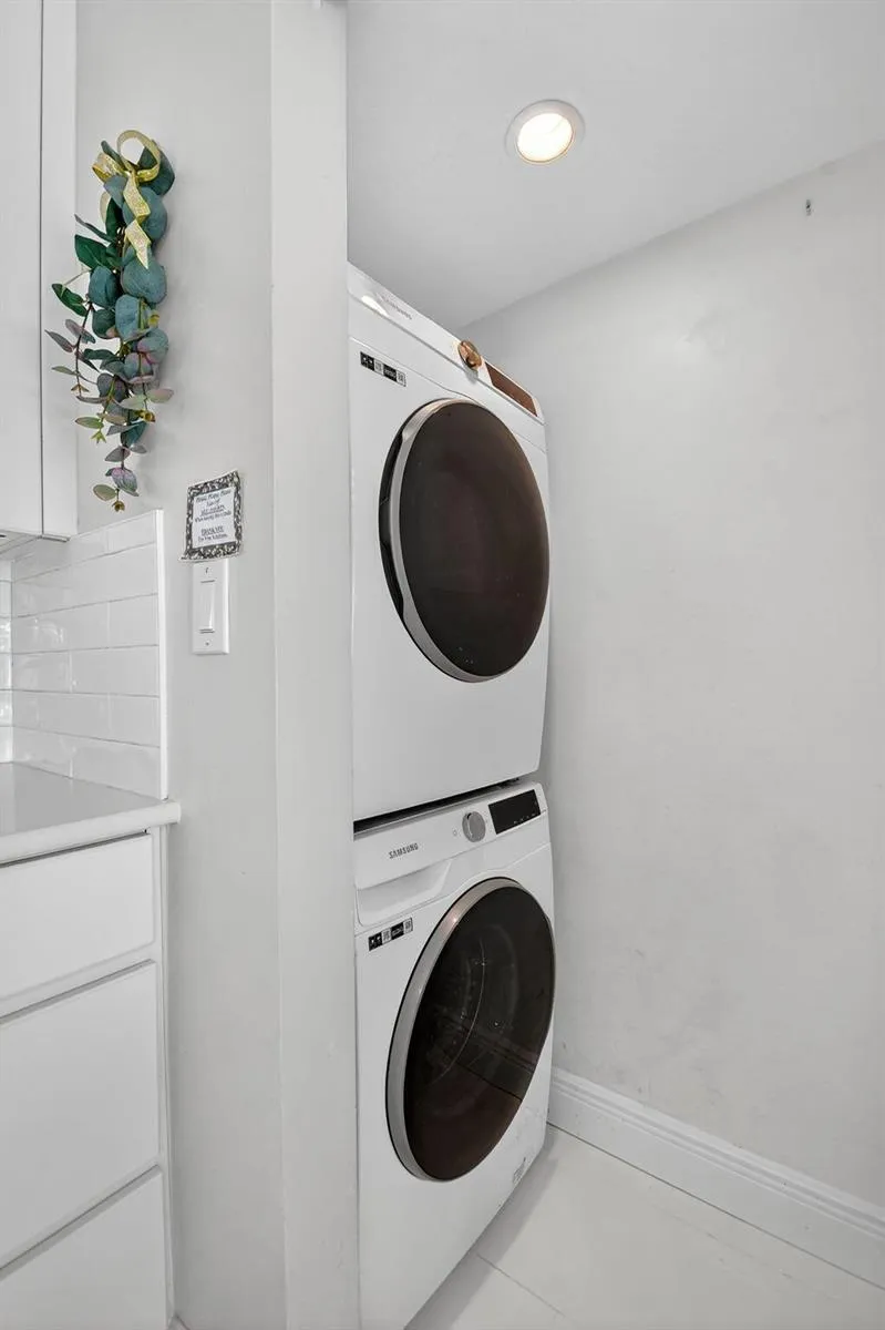 301 Lake Shore Drive #711 Lake Park, FL 33403