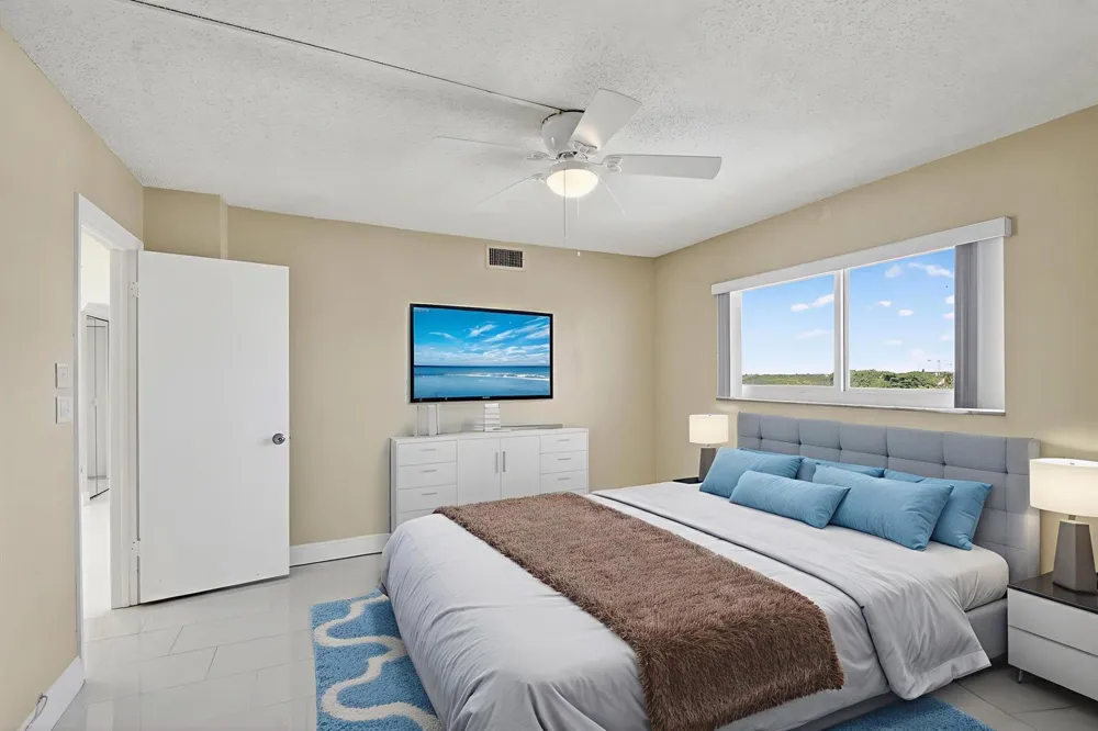 301 Lake Shore Drive #711 Lake Park, FL 33403