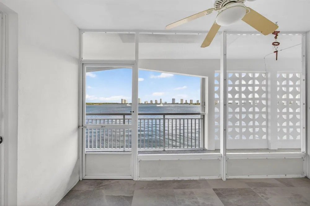 100 Shore Court #208 North Palm Beach, FL 33408
