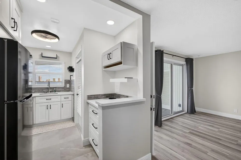 100 Shore Court #208 North Palm Beach, FL 33408