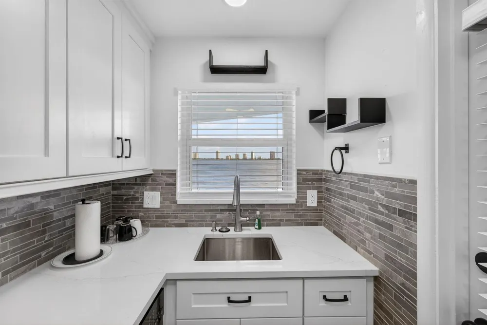 100 Shore Court #208 North Palm Beach, FL 33408