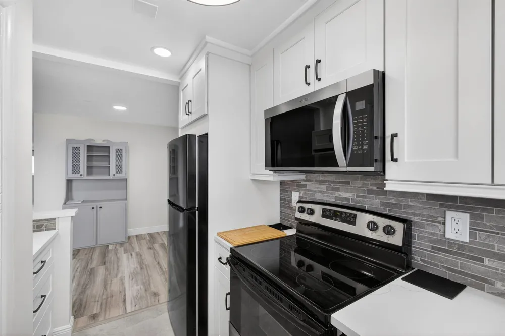 100 Shore Court #208 North Palm Beach, FL 33408