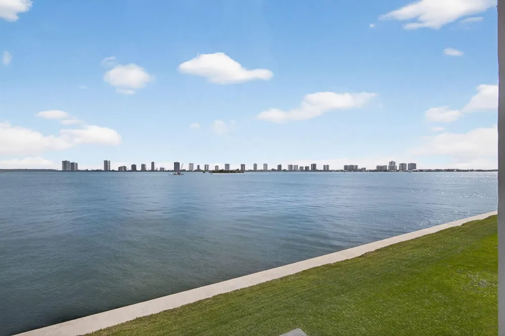 100 Shore Court #208 North Palm Beach, FL 33408