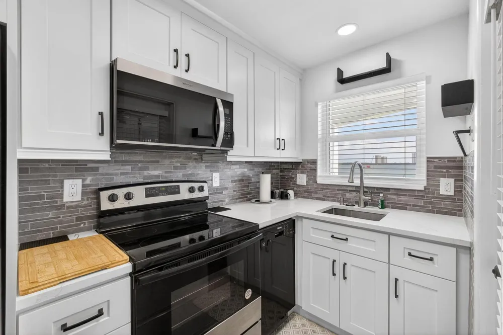 100 Shore Court #208 North Palm Beach, FL 33408