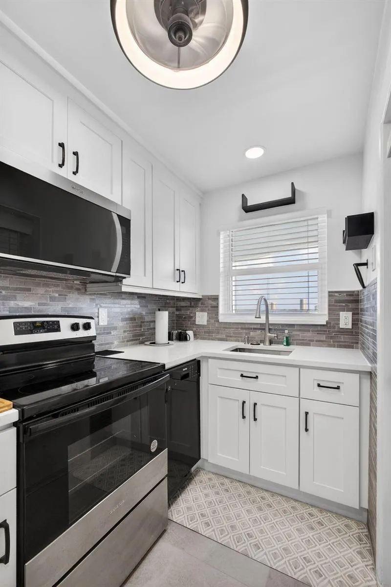 100 Shore Court #208 North Palm Beach, FL 33408