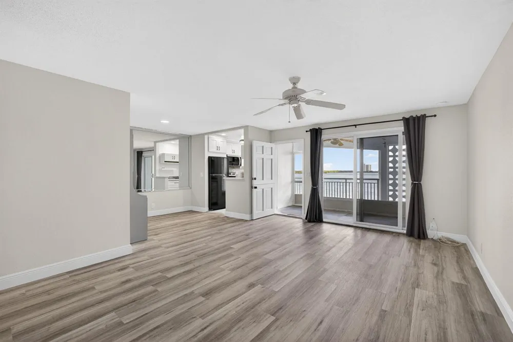 100 Shore Court #208 North Palm Beach, FL 33408