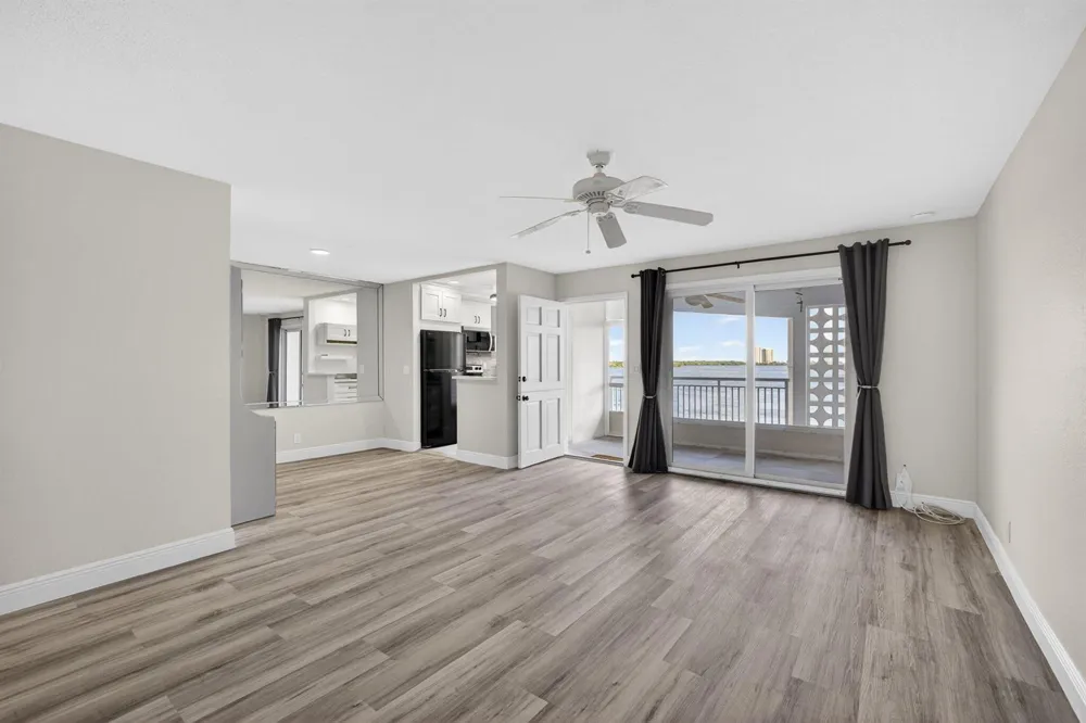 100 Shore Court #208 North Palm Beach, FL 33408