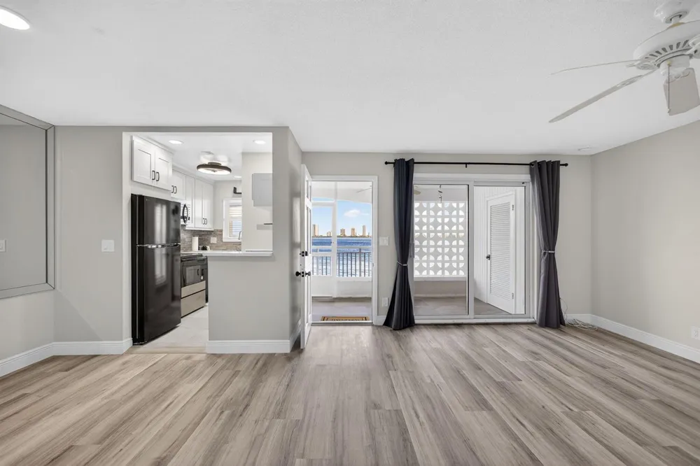 100 Shore Court #208 North Palm Beach, FL 33408