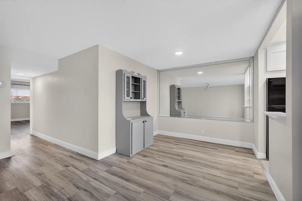 100 Shore Court #208 North Palm Beach, FL 33408