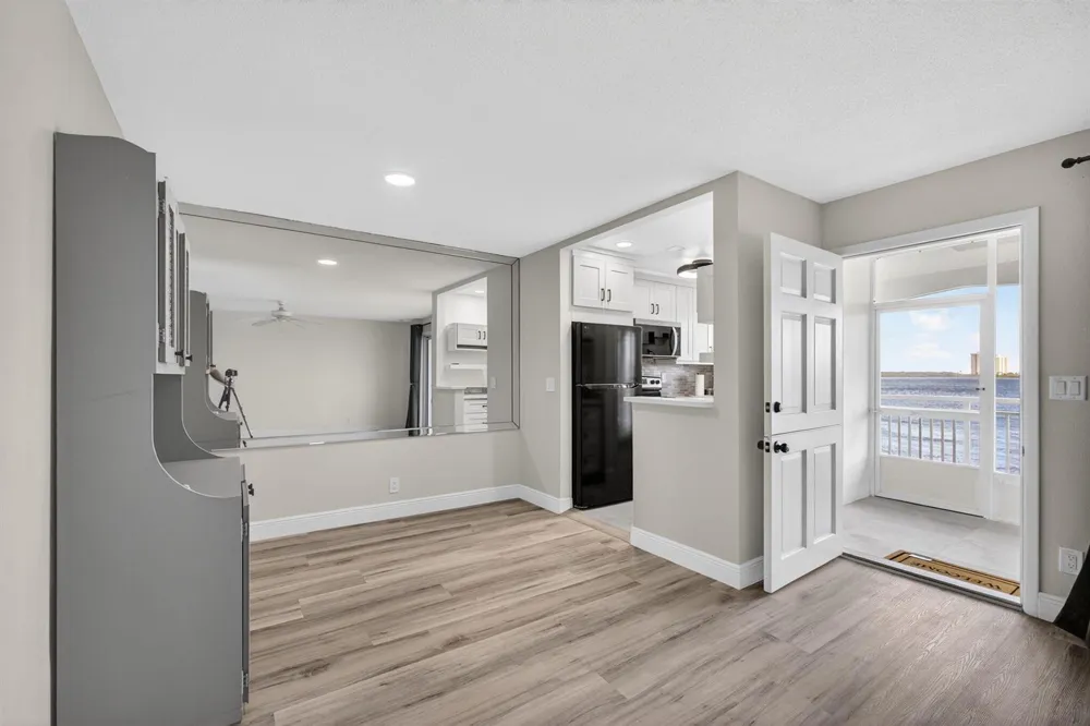 100 Shore Court #208 North Palm Beach, FL 33408