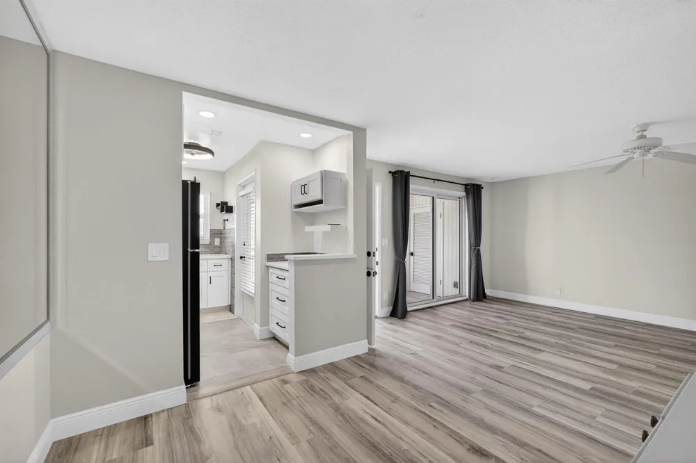 100 Shore Court #208 North Palm Beach, FL 33408