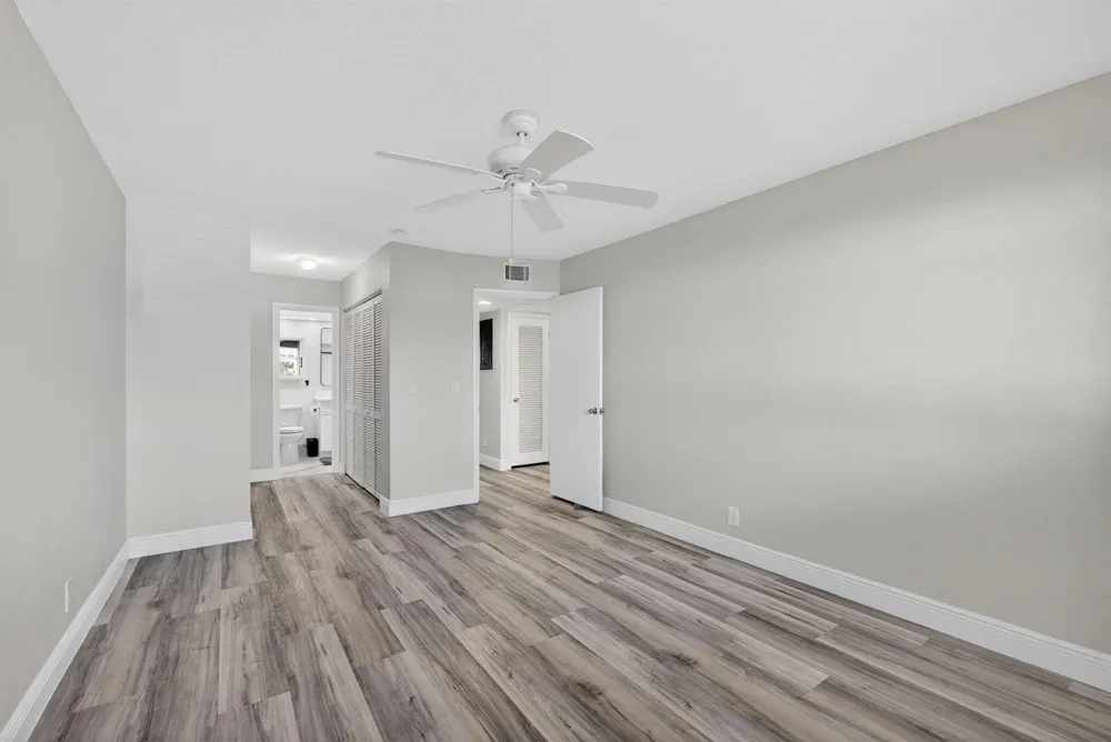 100 Shore Court #208 North Palm Beach, FL 33408