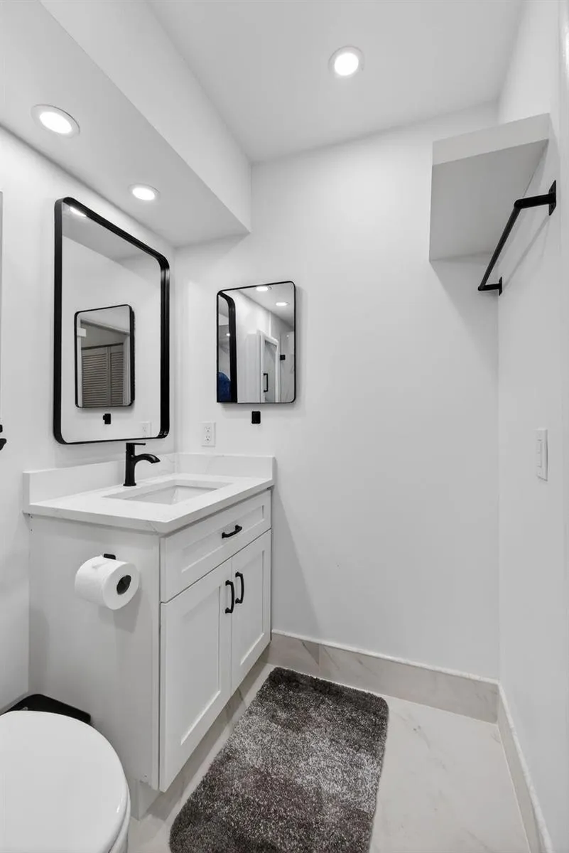 100 Shore Court #208 North Palm Beach, FL 33408