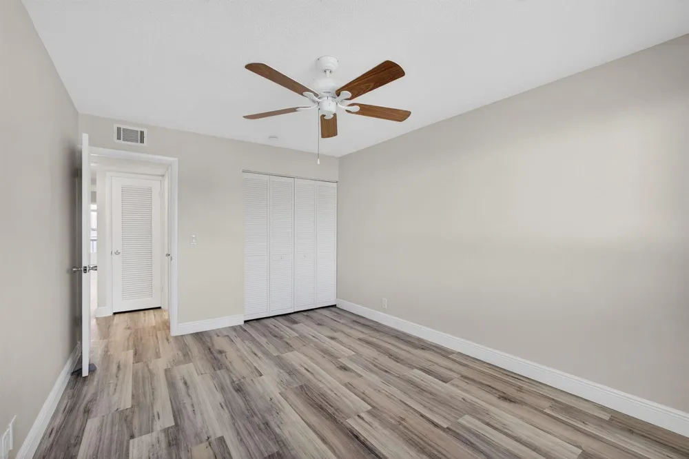 100 Shore Court #208 North Palm Beach, FL 33408