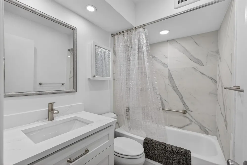 100 Shore Court #208 North Palm Beach, FL 33408