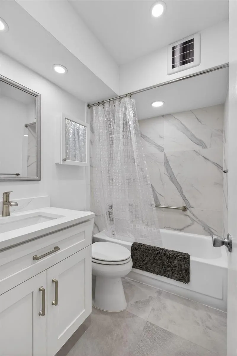 100 Shore Court #208 North Palm Beach, FL 33408
