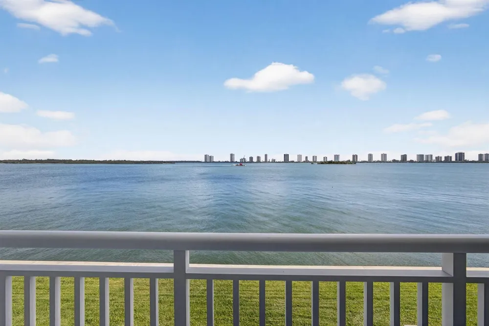 100 Shore Court #208 North Palm Beach, FL 33408