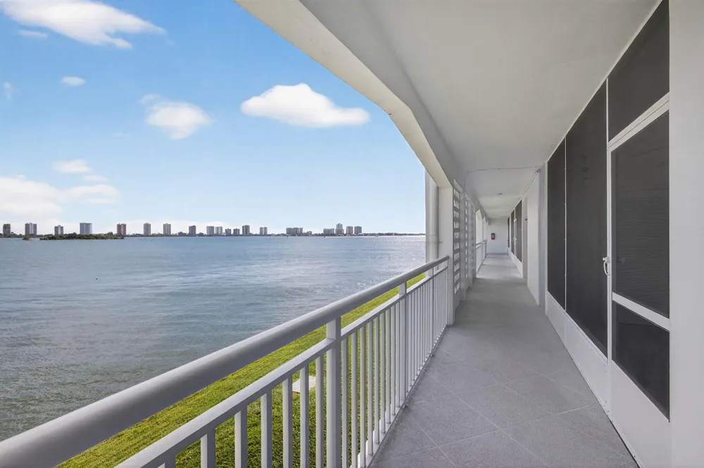 100 Shore Court #208 North Palm Beach, FL 33408